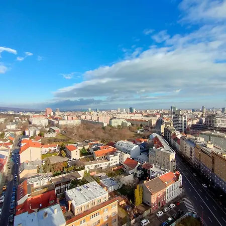 Sag 18th Floor Beautiful In Center Free Wifi Pozsony