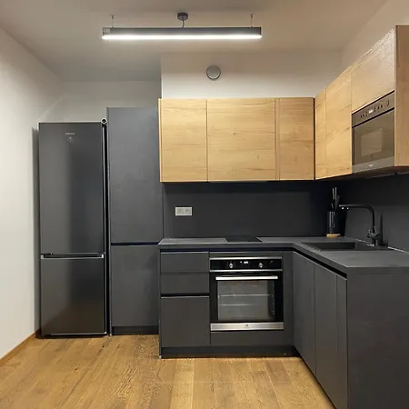 Sag 18th Floor Beautiful In Center Free Wifi * 布拉迪斯拉发