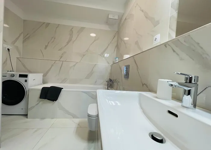 Sag 18th Floor Beautiful In Center Free Wifi *